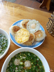 Bánh căn trứng