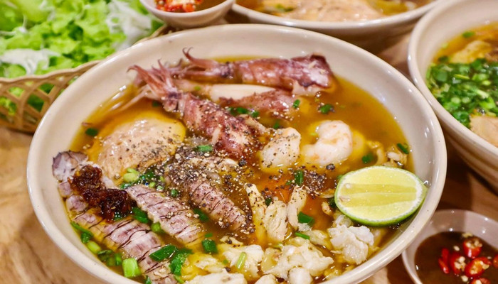 Bánh Canh Thánh Ghẹ - Trương Định