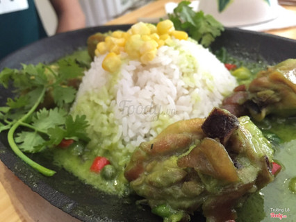 Cơm gà đủ vị