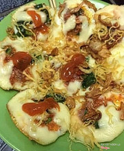 Bánh trứng cút mix cheese. Bánh rất đặc biệt rất thơm. Là sự kết hợp giữa BÁNH TRỨNG - PIZZA và CHEESE STICK. 