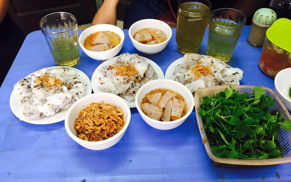 Bánh Cuốn Nóng Gà Tần & Trứng Vịt Lộn - Đội Cấn
