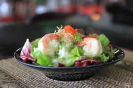 Salad ebi avocado salada with prawns