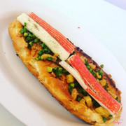 Bánh mì sa tế thanh cua