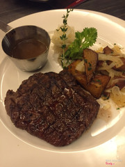 Bò mỹ sốt rượu vang + khoai tây xào