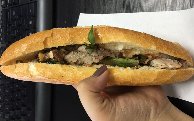 Lò Bánh Mì Quốc Hùng