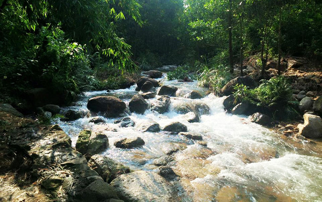 Suối Đá Bàn - Hữu Nghị