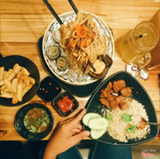 Cơm bò lúc lắc + mỳ bay + khoai chiên