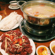 Lẩu trâu nhúng mẻ