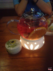 Trà hoa quả nhiệt đới.kêu 1 bình 2 ng uống nha.mình ko biết nên phải tự uống hết.no lắm