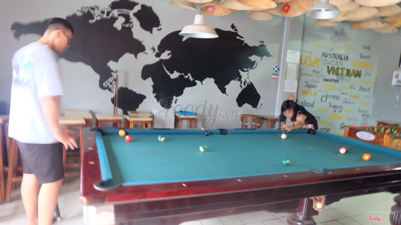 billard chơi tự do nếu thích rủ anh chủ quán trên đây chơi chung, người nước ngoài ở đây nhiều mà dễ thương lắm 😋