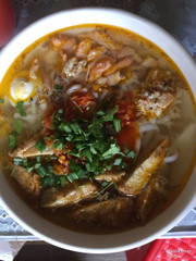 Bánh canh ghẹ, chả cá, trứng cút!