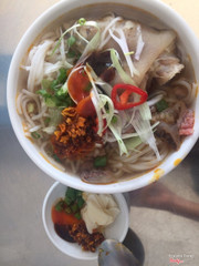 Bún bò tái, nạm, gân, giò