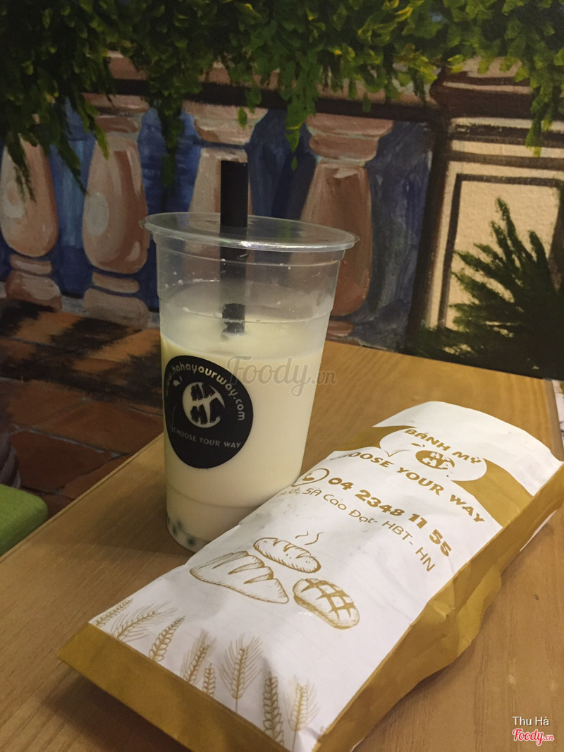 Trà sữa ô long + thuỷ tinh kiwi + bánh mỳ đầy đủ