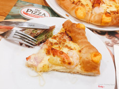 Pizza hải sản viền phô mai núi lửa