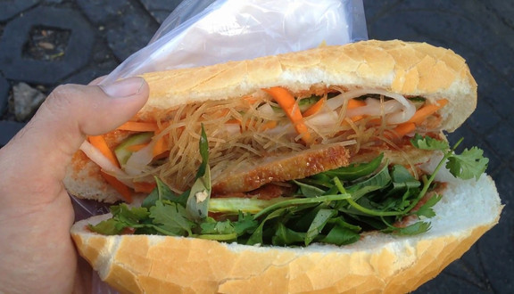 Cô Phương - Bánh Mì Chay