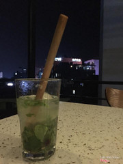 Mojito dùng lá bạc hà chứ ko phải siro nên mùi thơm rất thật và thanh
