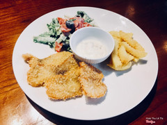 Thăn cá chiên xù chấm xốt tarta