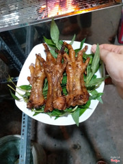 Chân gà nướng sả