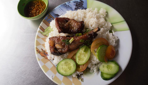 Cô Bé - Cơm Bình Dân 20K