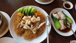 mì xào giòn hải sản