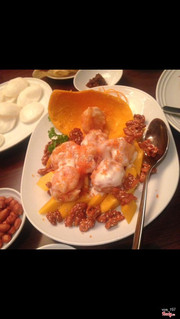 Ngonn tuyệt! Giá khá cao, view cạnh hồ cực đẹp. Không gian sang trọng, lịch sự. Ngón ăn được bày trí đẹp, phục vụ khá nhiệt tình. Rất thích không gian ở đây