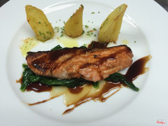 Glazed salmon with spinach & garlic potato