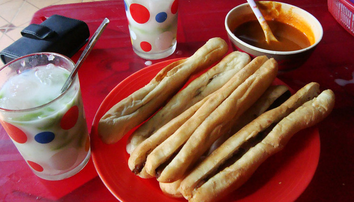 Linh - Bánh Mì Cay & Chè Thái