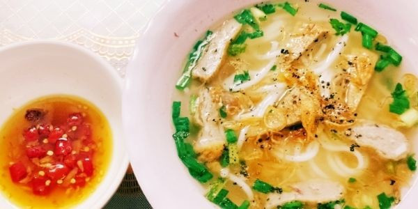 HƯNG NGỌC - Bánh Canh Chả Cá Nha Trang, Bánh Bèo Chén Nóng & Bánh Bột Lọc Lá - 220 Ni Sư Huỳnh Liên