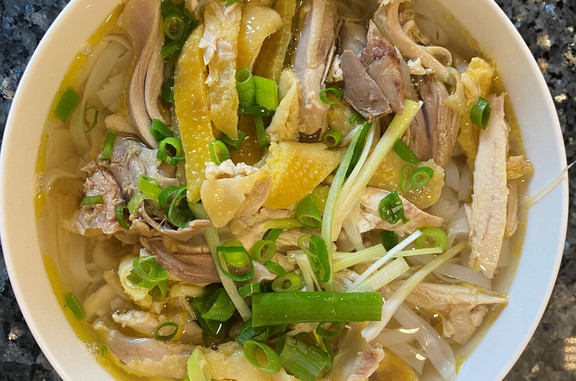 Linh Trang Anh - Phở Gà & Bún Thang Phố Cổ Hà Nội - Đường 79