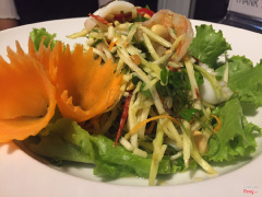 Salad mango with seafood