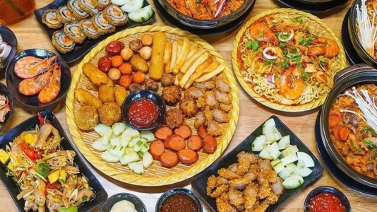 Ăn Vặt Ku Shin - Chân Gà Rút Xương, Cá Viên & Nem Chua Rán