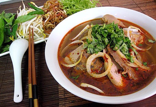 Bún Bò Huế Út Mười - Huỳnh Văn Nghệ