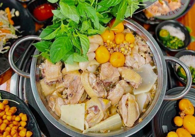 Lẩu Bò & Lẩu Gà Lá É Dĩ An