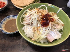 Bún mắm chả giò heo quay