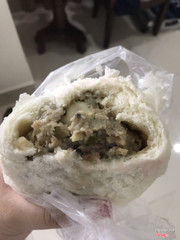 Bánh bao nhân thịt 2 trứng