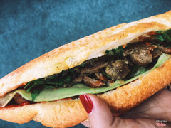 Bánh mì gà mật ong