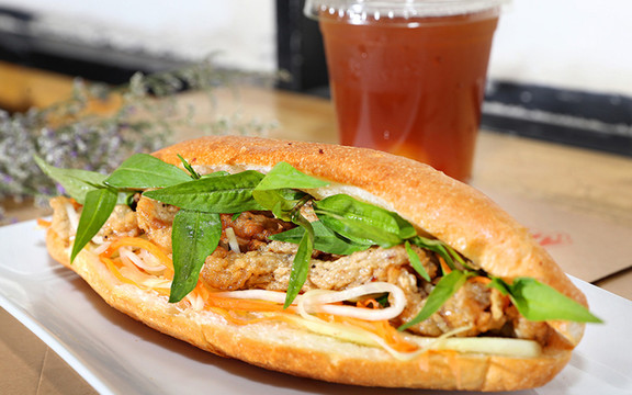 Bánh Mì Chả Cá Mỹ Khê