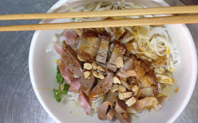 Nga - Chè Thái & Bún Mắm Nêm