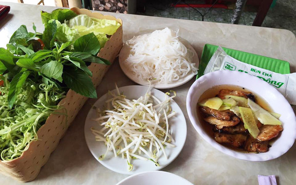 Hoa Đông Quán - Bún Chả