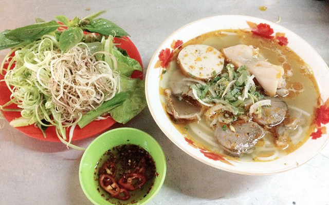 Bún Bò Huế Giò & Nạm Gân