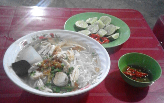 Cô Hoa - Bánh Canh Gà