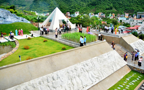 Năm Tháng Là Đoá Lưỡng Sinh Hoa