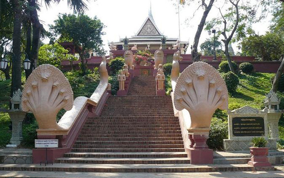 Wat Phnom Temple - Chùa Đồi Bà Pênh