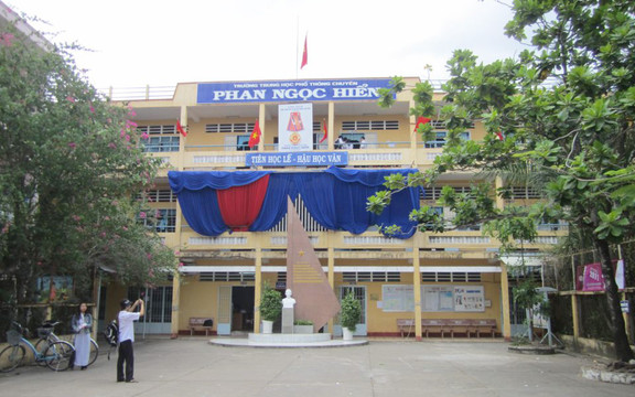 Trường THPT Chuyên Phan Ngọc Hiển