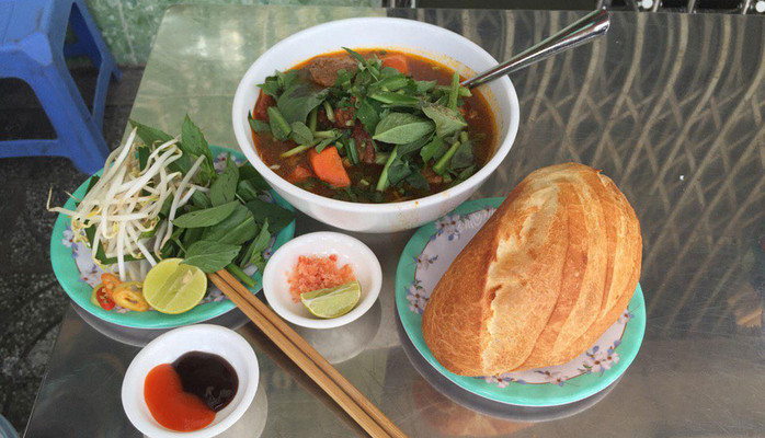 Bánh Mì Bò Kho Quầy Số 13 - Phố Hàng Rong