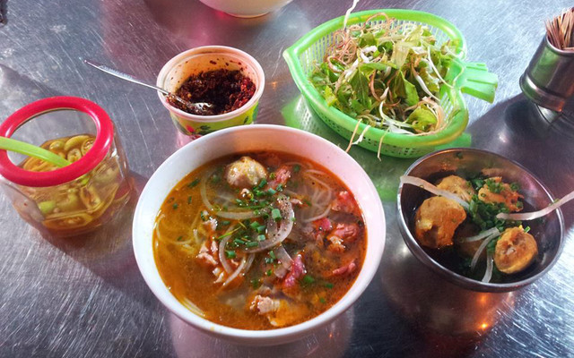 Bún Bò Huế Bà Gái