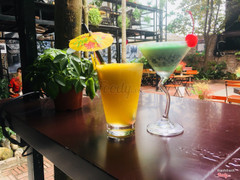 Nước uống và cơm văn phòng