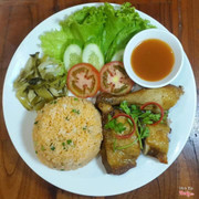 Cơm gà xối mỡ