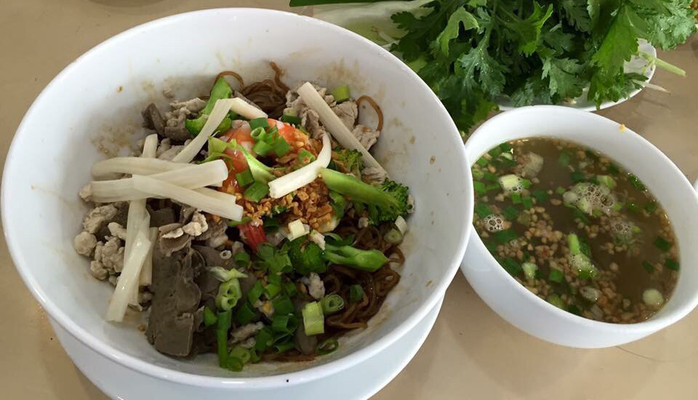 Cô Tuyến - Hủ Tiếu Nam Vang & Bánh Canh Giò Heo