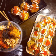 Gà rán cay ngọt, kimbap chiên, takoyaki